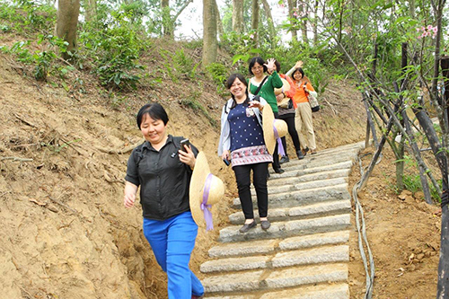 浴佛節正值聖地春意盎然時