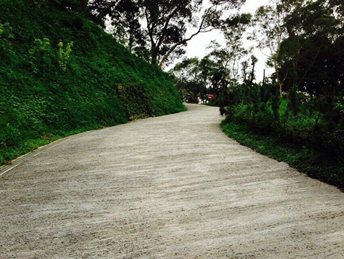 『環繞聖山之道路工程已全部鋪設完成』