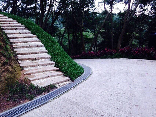 『環繞聖山之道路工程已全部鋪設完成』