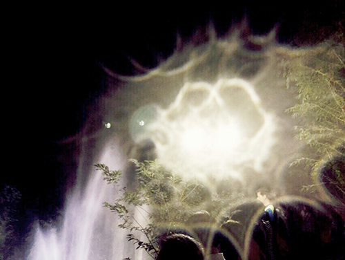 聖山瀑布噴泉(蓬花池)畔,參與讚誦南無阿彌陀佛聖號敬佛儀式福報難以計數