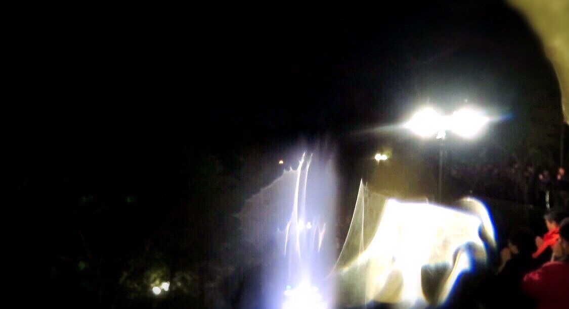 威神之力嘆莫能窮,佛慈心悲天數成雙。