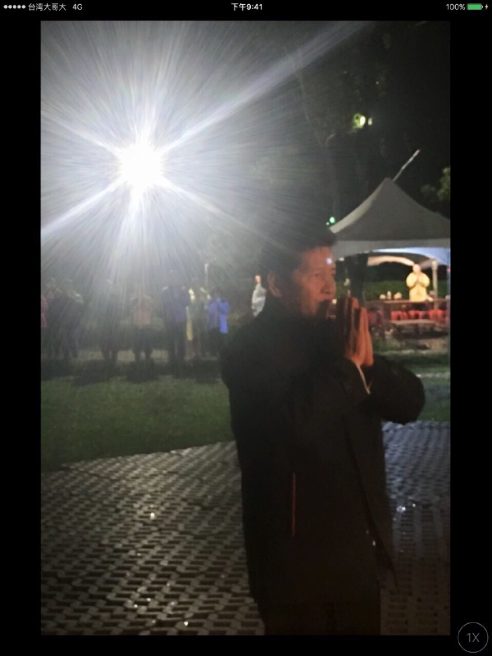 蒼穹中萬道佛光支撑著轉輪心境