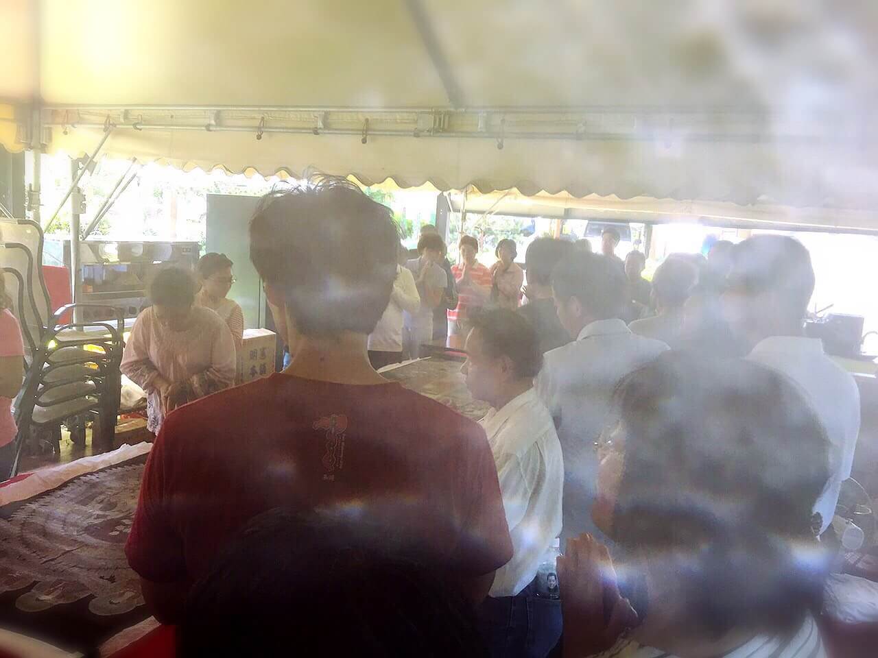 見畫如面佛,威儀示天蹤