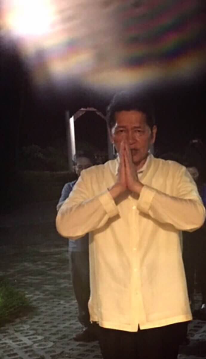 佛光庇蔭身滿盈,是知如來追自性,千錘百煉出慈憫,滄海無情手接引